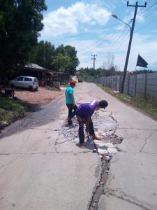 Wow!!! Jalan Menuju Kantor Bupati Bekasi Di Biarkan Rusak