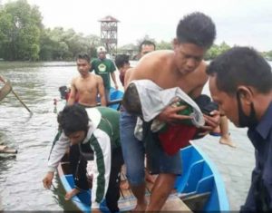 Kelebihan Muatan, Perahu Pengangkut Wisatawan Terbalik Di Sungai Rindu