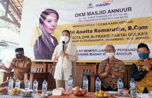 Wujudkan Komitmen, Putri Komarudin Bantu Pembangunan Masjid