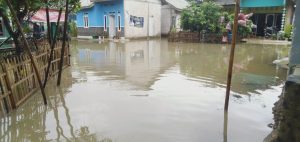 Di Guyur Hujan Sejak Semalam, Ratusan Rumah Di Kecamatan Sukawangi Terendam Banjir