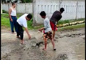 Kerusakan Jalan Kampung Gabus Tengah, Srimukti Viral Di Medsos