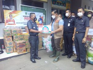 Disbudpora Dan Disdamkar Salurkan Bantuan Untuk Warga Kedung Waringin