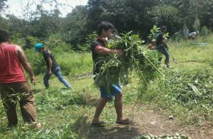 Antisipasi Banjir, Karang Taruna Cibarusah Kota Gelar Aksi Bersih-Bersih Lingkungan