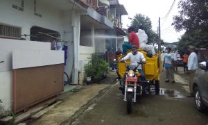 Cegah Penyebaran Covid-19,  Pemdes Setia Mekar Kembali Lakukan Penyemprotan Disinpektan