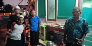 Ngalap Berkah Dan Pahala Di Bulan Puasa, Pengurus Musholla Al-Istiqomah Sediakan Takjil Gratis