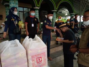 Tunjukan Eksistensi Sebagai Organisasi Sosial, Karang Taruna Cibarusah Santuni Ratusan Yatim Dan Dhu’afa