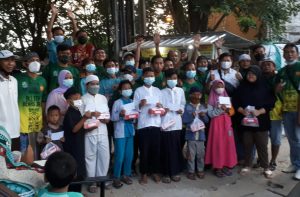 Punggawa Sepakbola BJ All Star Berbagi Takjil Dan Santuni Puluhan Yatim