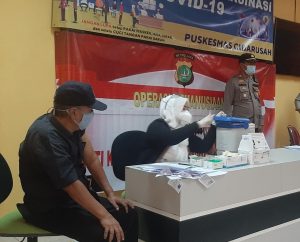 Polsek Cibarusah Vaksinasi 138 Lansia Dan Guru Dalam Rangka Bakti Bhayangkara
