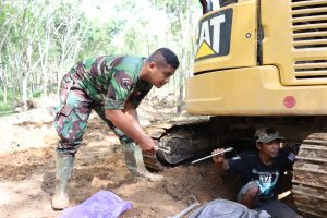 Dukung Suksesnya TMMD Ke-111 Kodim 1010/Tapin, Satgas TMMD Terjunkan Alat Berat