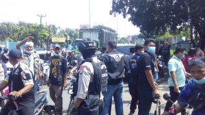 Dampak Berkerumunnya Ormas Di Depan PT Suzuki, Timbulkan Kemacetan Dan Di Keluhkan Warga