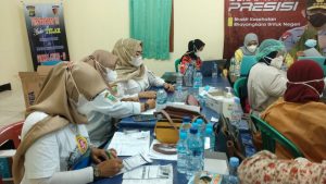 Karang Taruna Dan Sejumlah Ormas Dukung Polsek Cibarusah Dalam Kegiatan Vaksinasi Massal