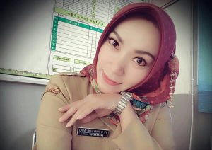 Berawal Dari Kecintaan Terhadap Seni, Seorang Guru Di Kota Bandung Sukses Menelurkan Sejumlah Album Pop Sunda Dan Membintangi Sejumlah Film