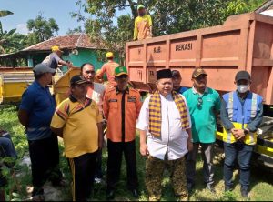 Kali Jambe Kembali Dipenuhi Sampah, Camat Tambun Utara Terjunkan Petugas Kebersihan