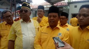Peringati Hari Pahlawan, Puluhan Pengurus DPD Golkar Kabupaten Bekasi Lakukan Ziarah Dan Tabur Bunga Dimakam KH Noer Ali