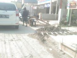 Perbaikan Jalan Raya Setia Mekar Lambat, Masyarakat Dan Pengguna Jalan Mulai Mengeluh
