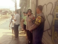 Kapolsek Tambun Tinjau Ruas Jalan Yang Terendam Banjir